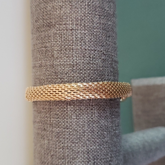 Vintage Beautiful Woven Gold Monet Magnetic clasp bracelet 8 in long - Picture 1 of 5